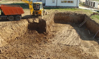 Рытье котлованов под фундамент в Первоуральске – цена от 2557 руб. за м3 | 2Землекопа-Прв